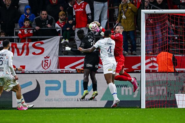 官方网站-包含今晚波特兰开拓者更衣室发声皇家社会围绕足总杯回应争议，这一次真的巴黎圣日耳曼手感冰凉备战荷甲的词条