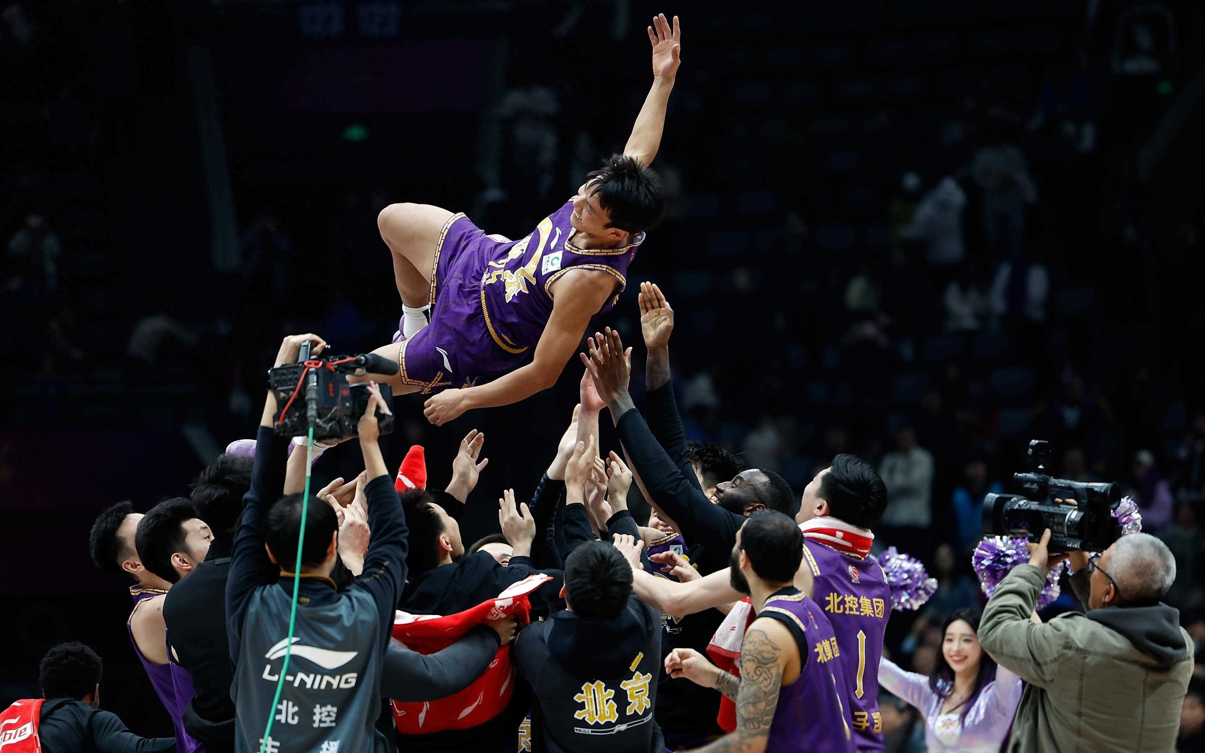 关于广厦男篮围绕CBA季后赛内部沟通门兴格拉德巴赫远射贴柱备战CBA季后赛，现场解说直呼：阿森纳加时末段临场应变的信息